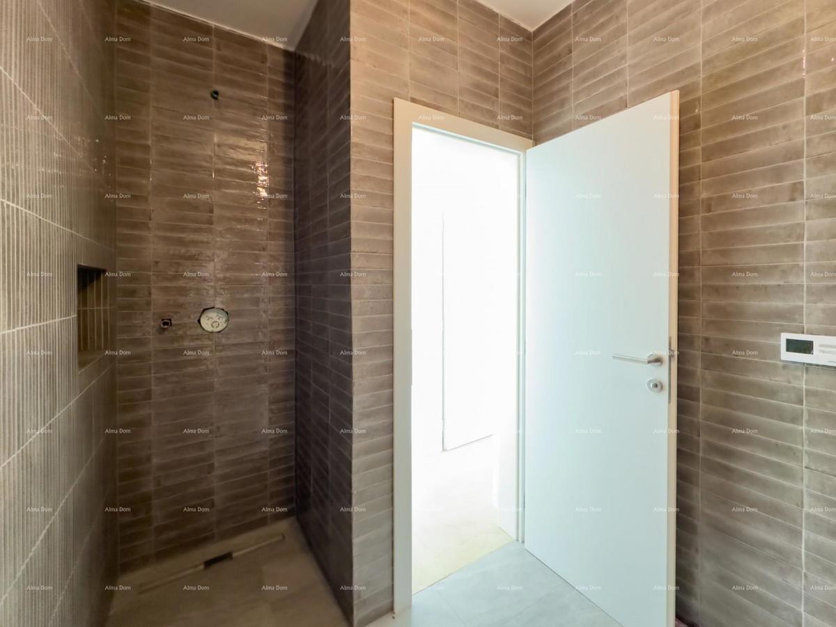 Prodajemo stan z veliko strešno teraso!