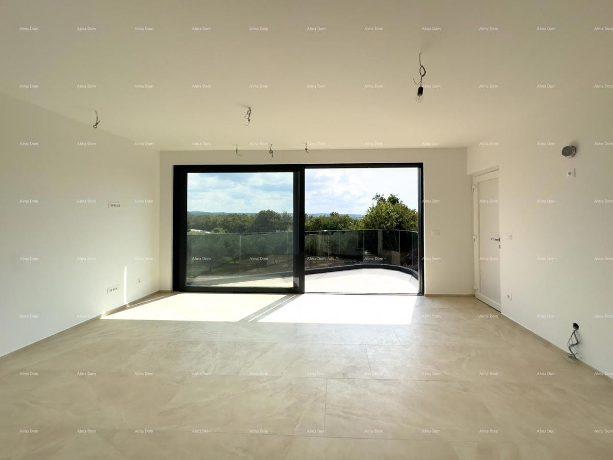 Prodajemo stan z veliko strešno teraso!