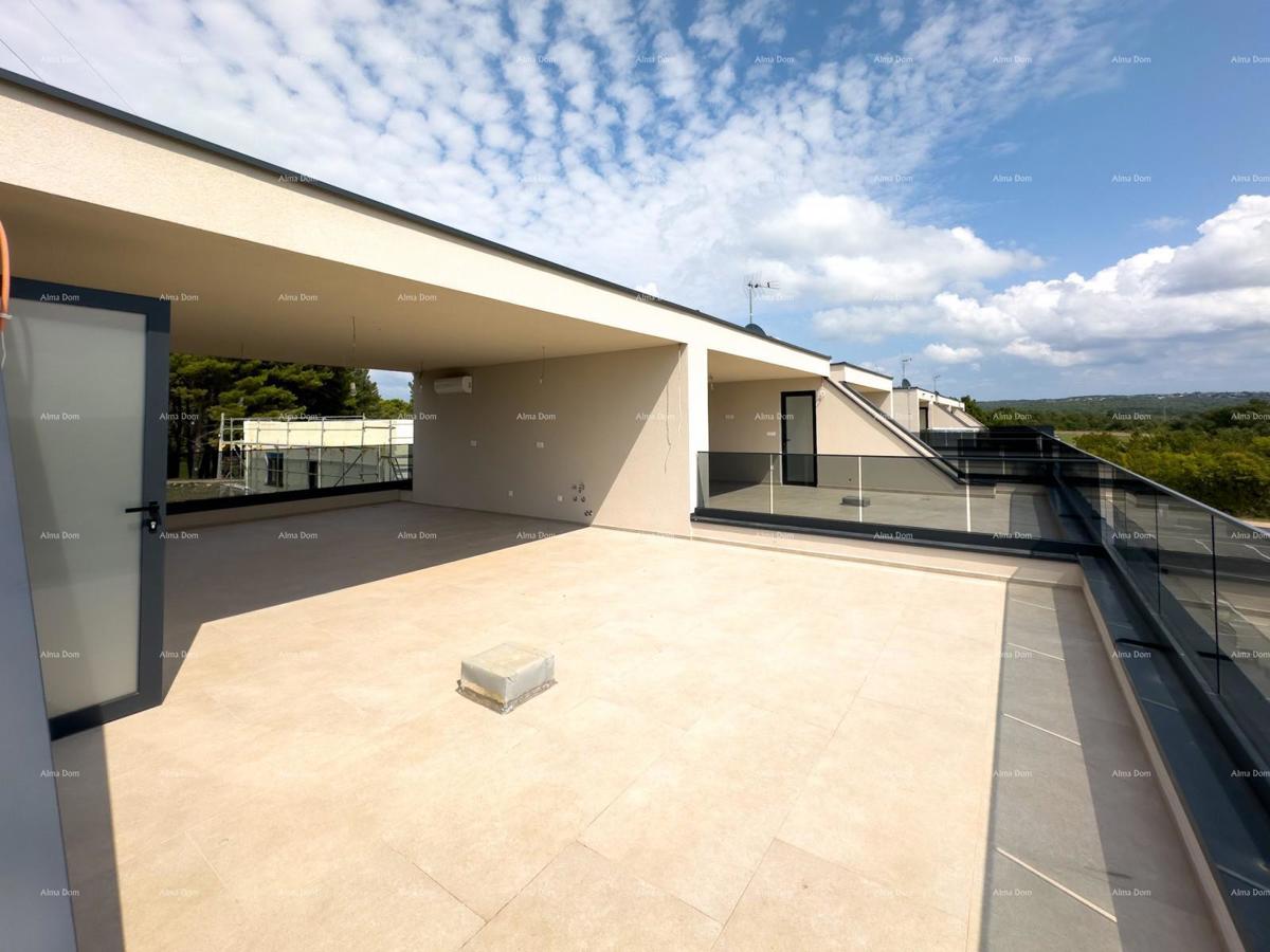 Prodajemo stan z veliko strešno teraso!