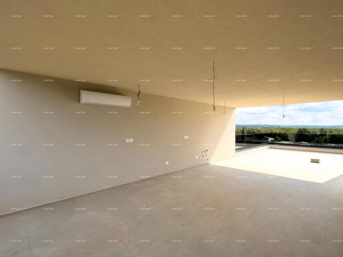 Prodajemo stan z veliko strešno teraso!