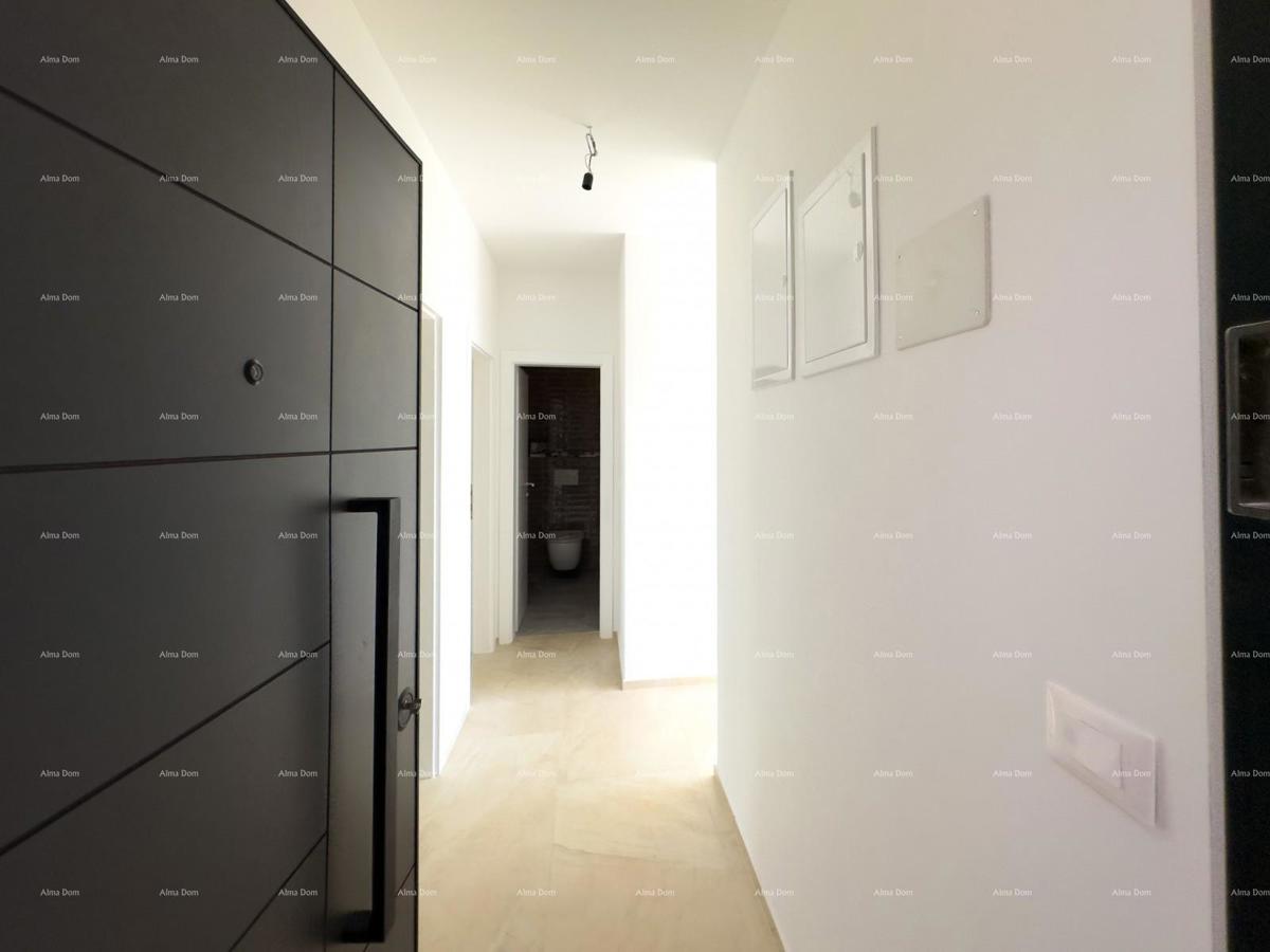 Prodajemo stan z veliko strešno teraso!