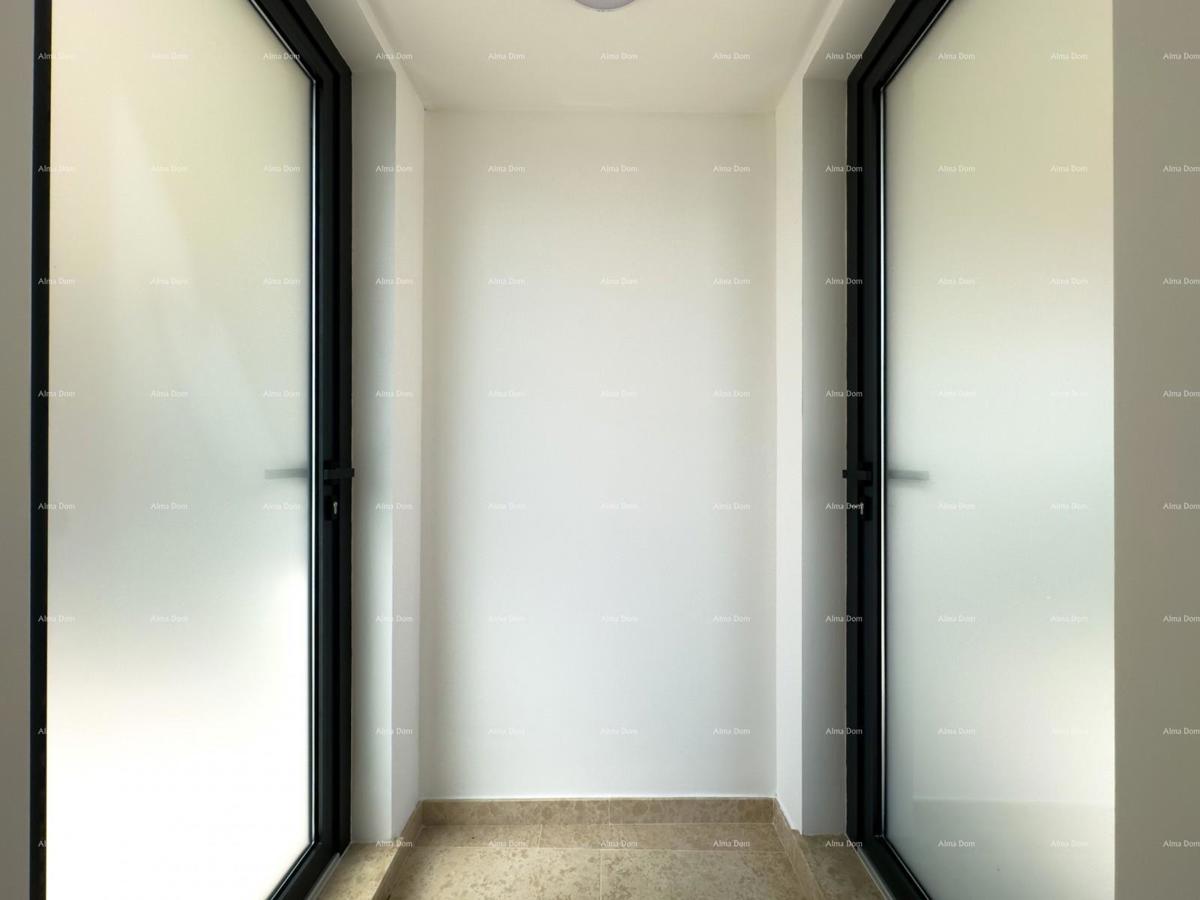 Prodajemo stan z veliko strešno teraso!