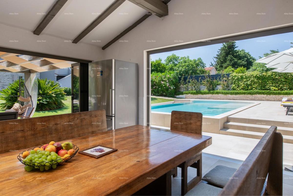 Prodaja - luksuzna vila s bazenom i dodatnim objektom, na prostrani parceli, Ližnjan!