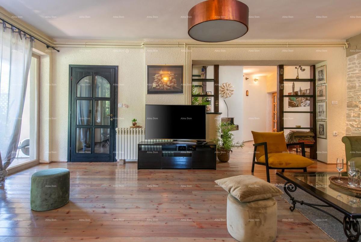 Prodaja - luksuzna vila s bazenom i dodatnim objektom, na prostrani parceli, Ližnjan!