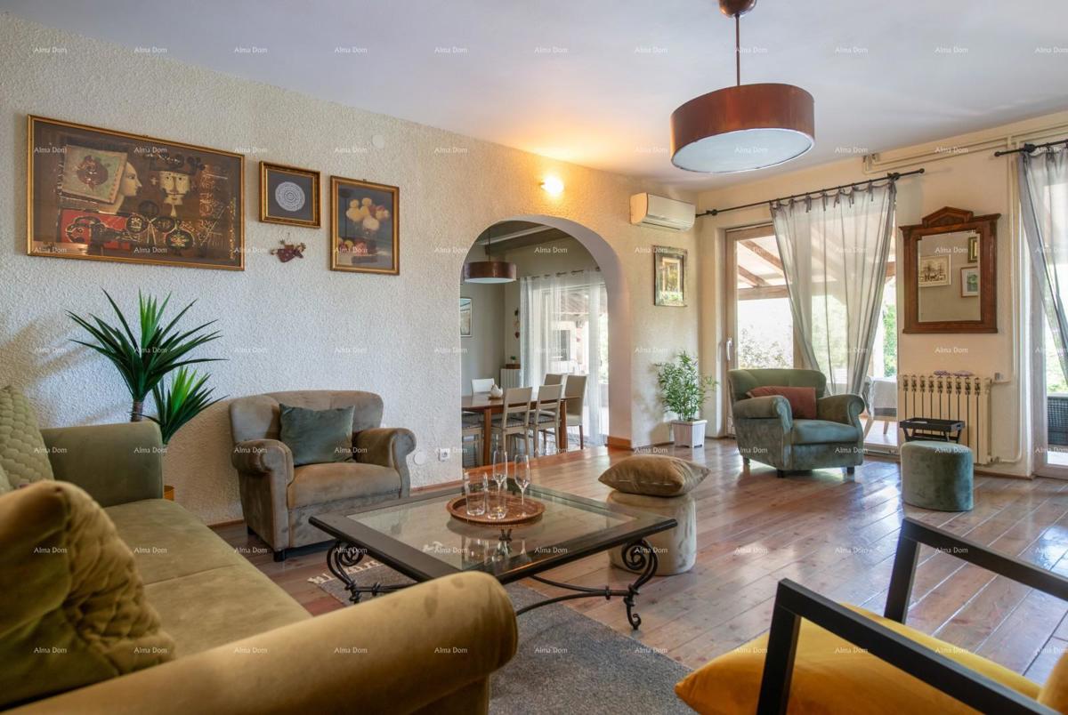 Prodaja - luksuzna vila s bazenom i dodatnim objektom, na prostrani parceli, Ližnjan!