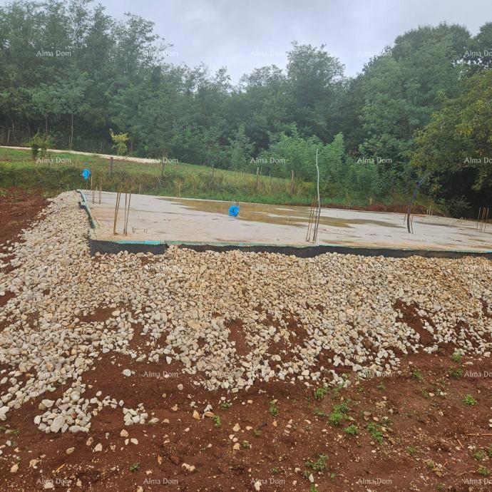 Prodaja - gradbeno zemljišče s dovoljenjem in začetkom gradnje, blizu Barbana!