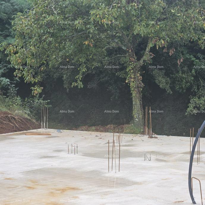 Prodaja - gradbeno zemljišče s dovoljenjem in začetkom gradnje, blizu Barbana!