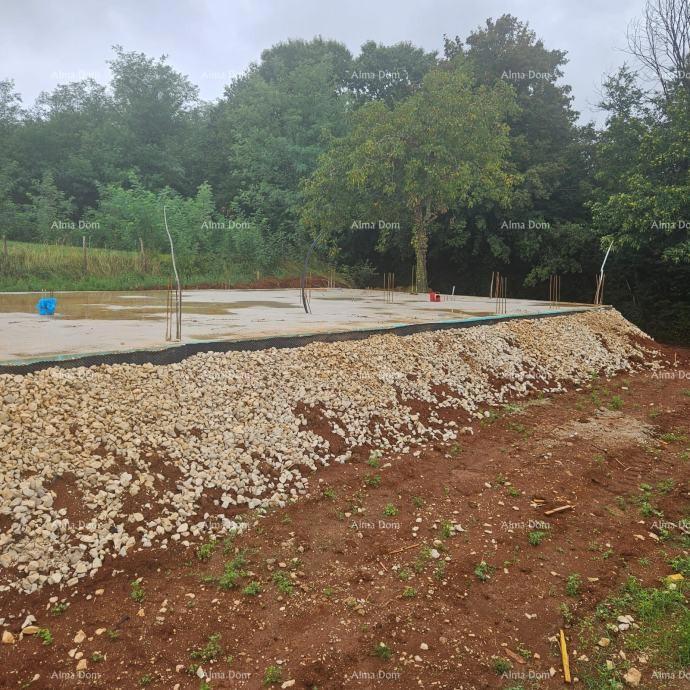 Prodaja - gradbeno zemljišče s dovoljenjem in začetkom gradnje, blizu Barbana!