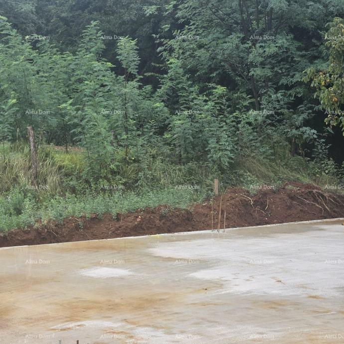 Prodaja - gradbeno zemljišče s dovoljenjem in začetkom gradnje, blizu Barbana!