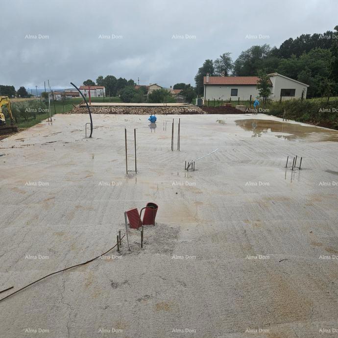 Prodaja - gradbeno zemljišče s dovoljenjem in začetkom gradnje, blizu Barbana!