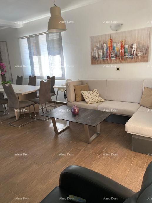 Na prodajo hiša, 200 m2, s parcelo površine 695 m², Raša