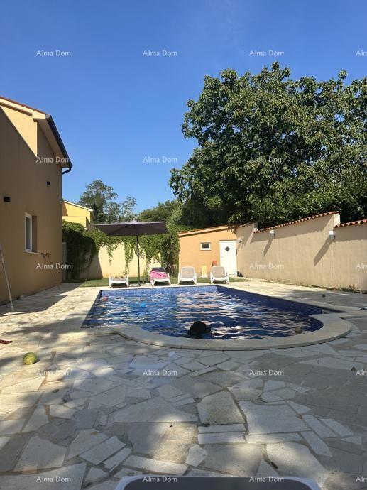 Na prodajo hiša, 200 m2, s parcelo površine 695 m², Raša