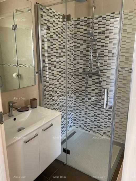 Na prodajo hiša, 200 m2, s parcelo površine 695 m², Raša