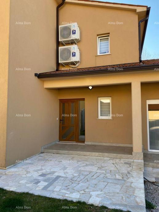 Na prodajo hiša, 200 m2, s parcelo površine 695 m², Raša