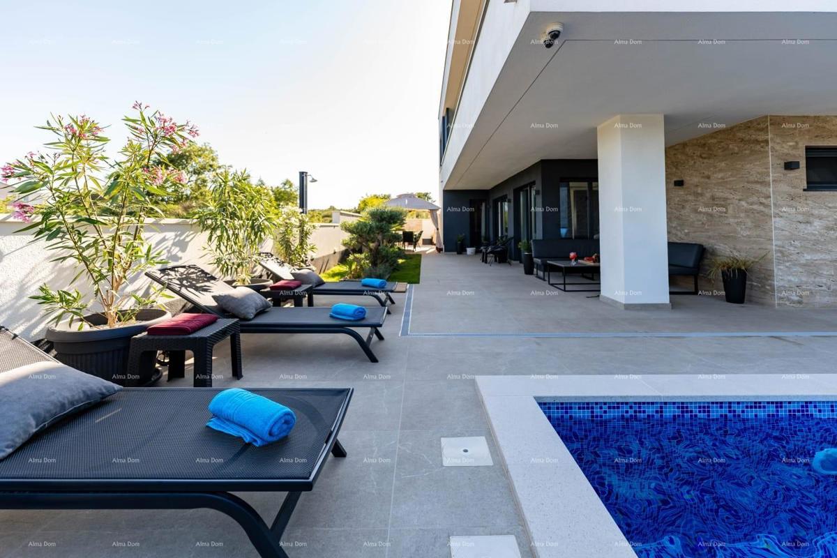 Moderna hiša z bazenom na odlični lokaciji, Medulin!