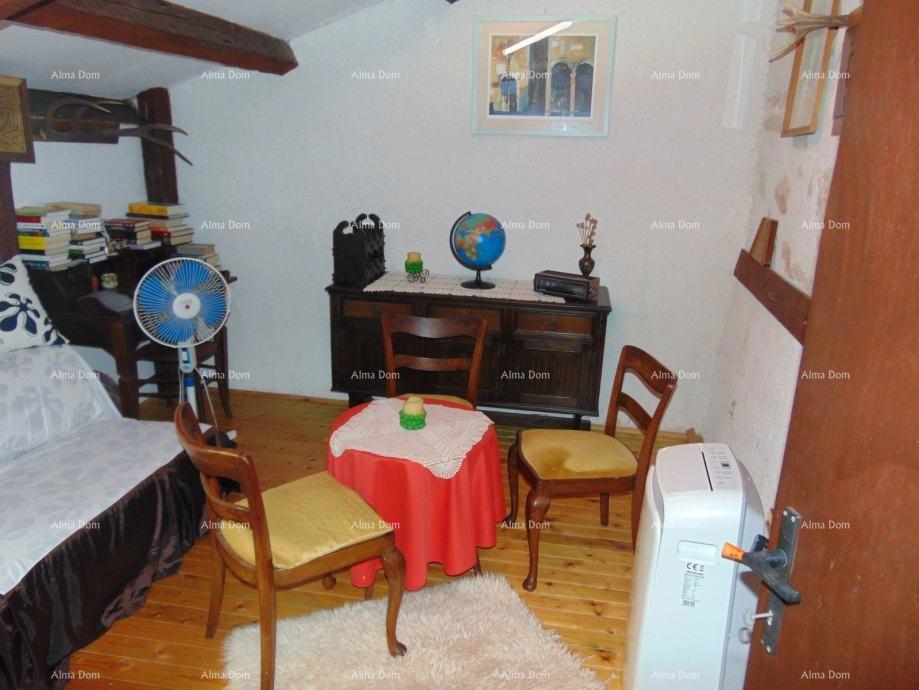 Prostrana hiša v Marčani s tremi nadstropji in vrtom - prodaja.