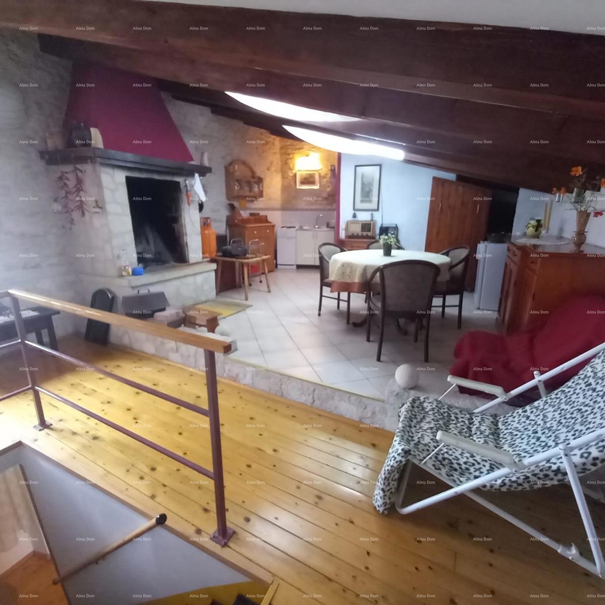 Prostrana hiša v Marčani s tremi nadstropji in vrtom - prodaja.