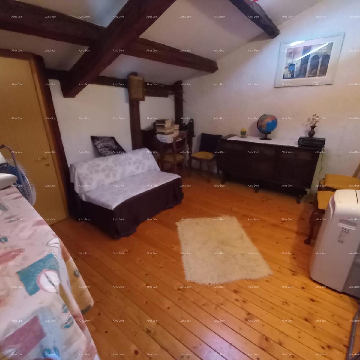 Prostrana hiša v Marčani s tremi nadstropji in vrtom - prodaja.