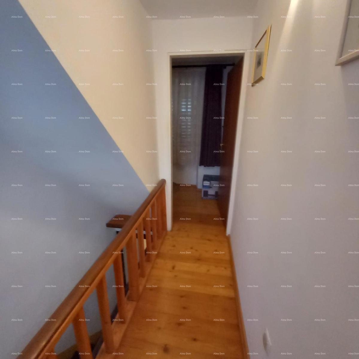 Prostrana hiša v Marčani s tremi nadstropji in vrtom - prodaja.