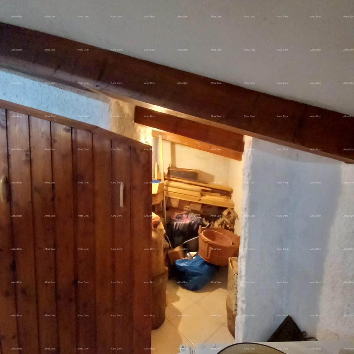 Prostrana hiša v Marčani s tremi nadstropji in vrtom - prodaja.