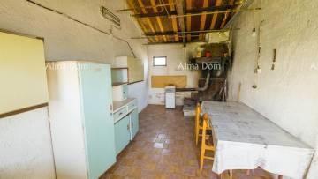 Avtentivna istrska posest blizu Žminja – hiša z velikim potencialom!