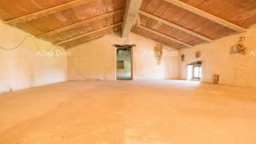 Avtentivna istrska posest blizu Žminja – hiša z velikim potencialom!