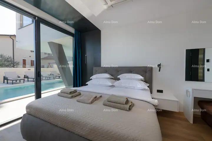 Prodamo čudovito vilo s pogledom na morje!