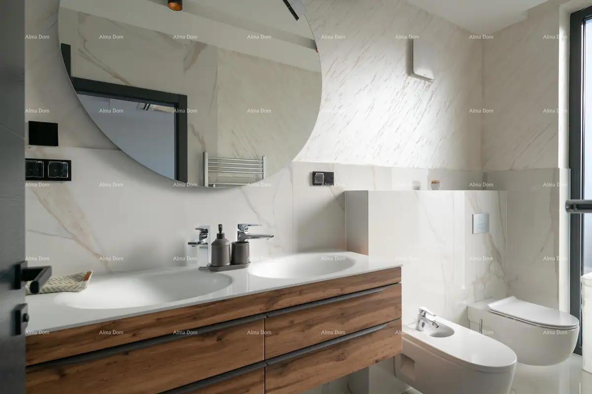 Prodamo čudovito vilo s pogledom na morje!