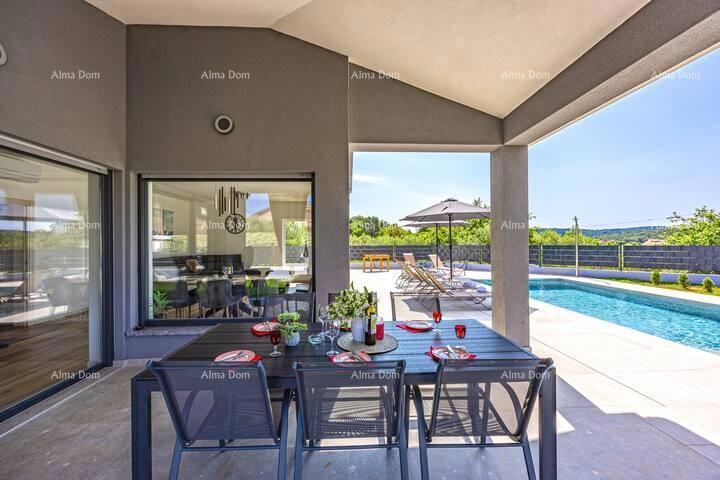 Pomer. Nova samostojeća prizemnica z bazenom.