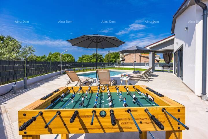 Pomer. Nova samostojeća prizemnica z bazenom.