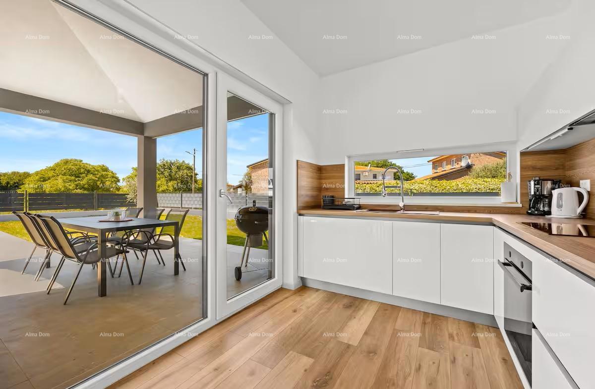 Pomer. Nova samostojeća prizemnica z bazenom.