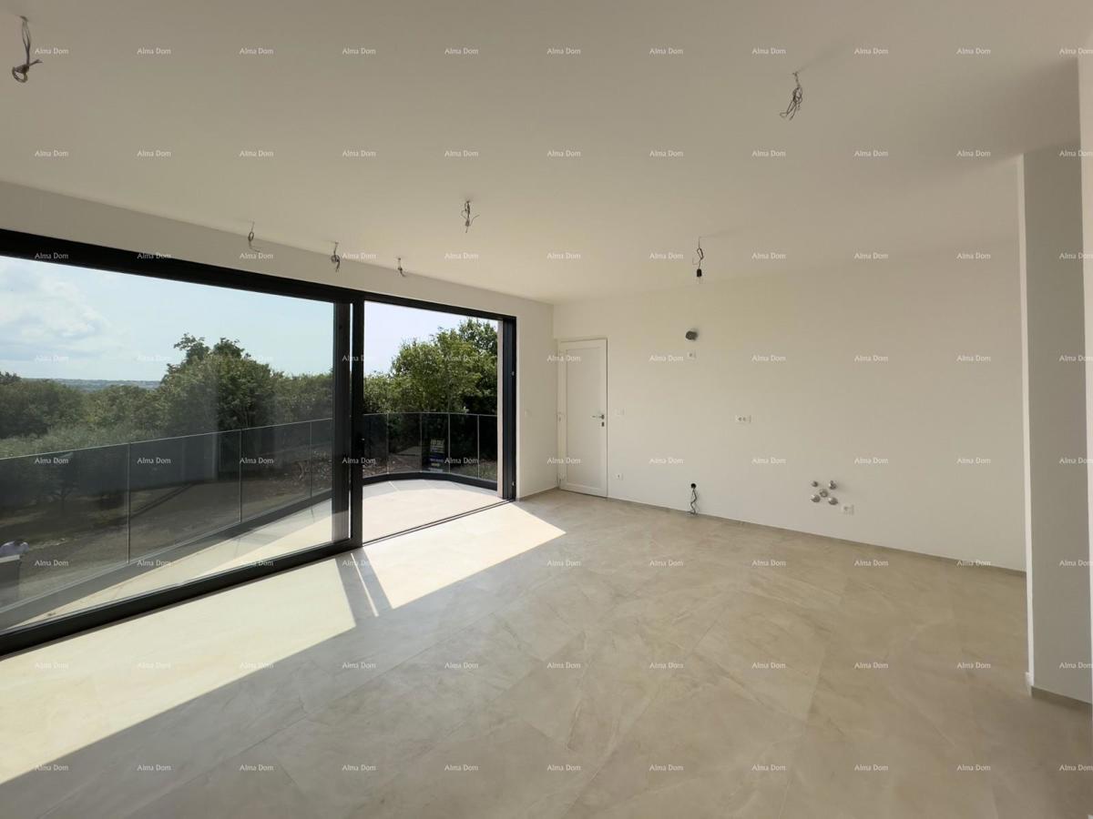 Prodajemo stan z veliko strešno teraso!