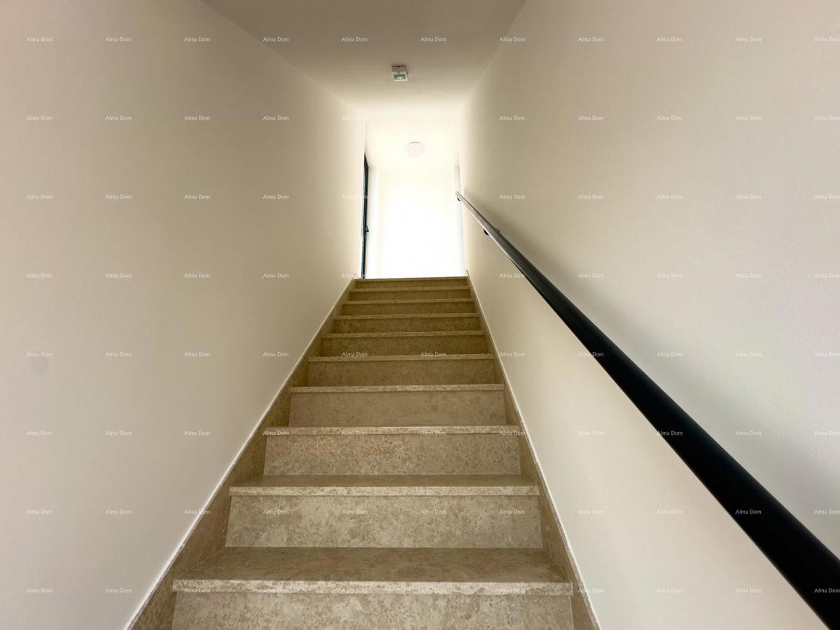 Prodajemo stan z veliko strešno teraso!