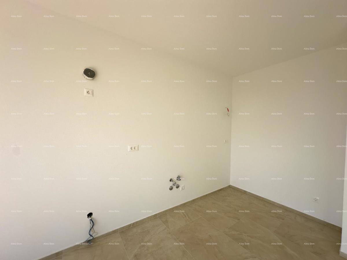 Prodajemo stan z veliko strešno teraso!