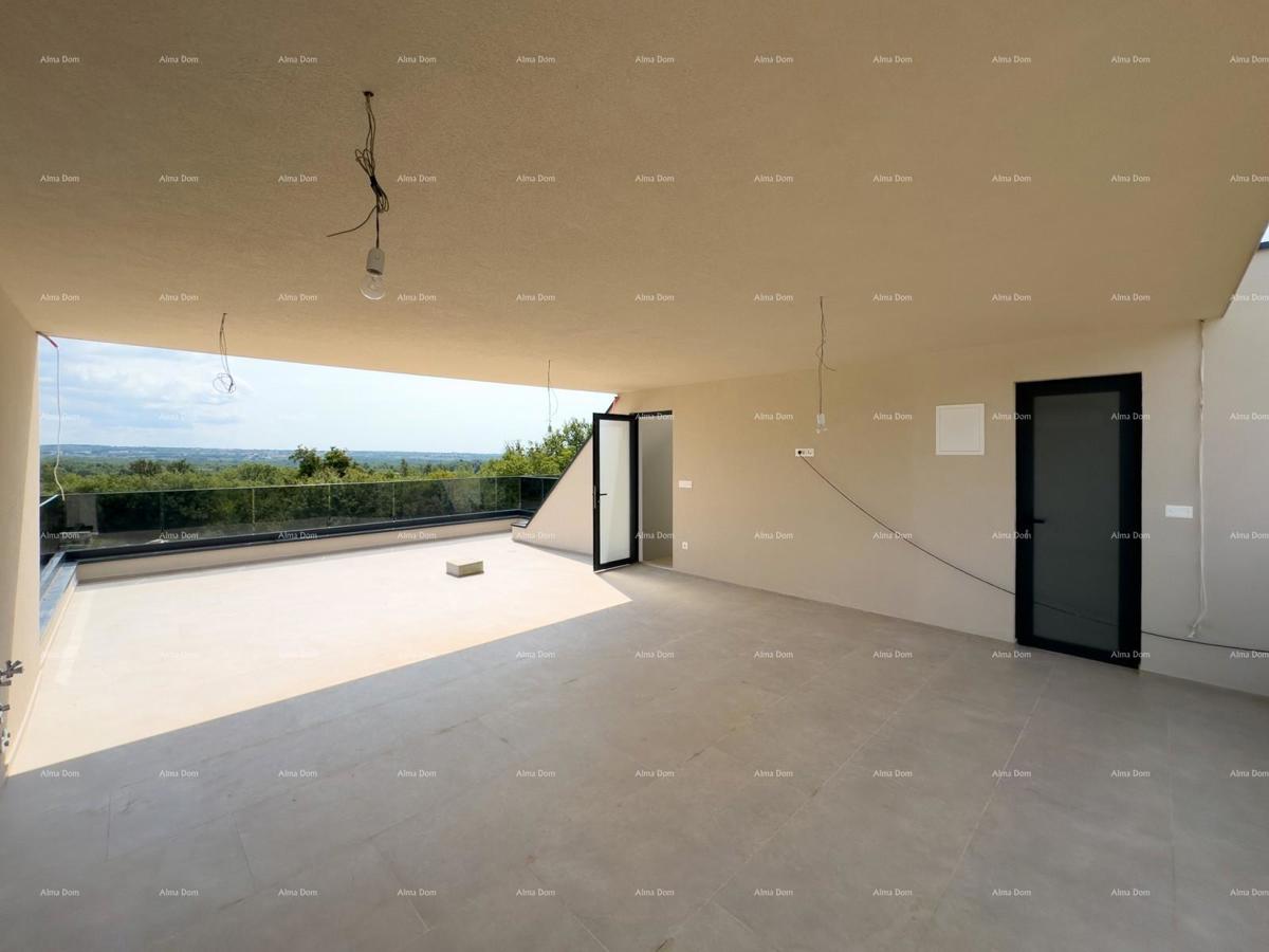 Prodajemo stan z veliko strešno teraso!