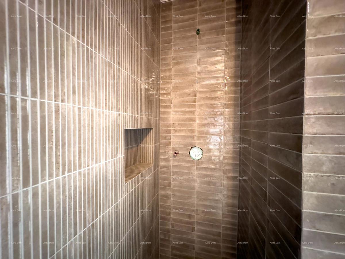 Prodajemo stan z veliko strešno teraso!