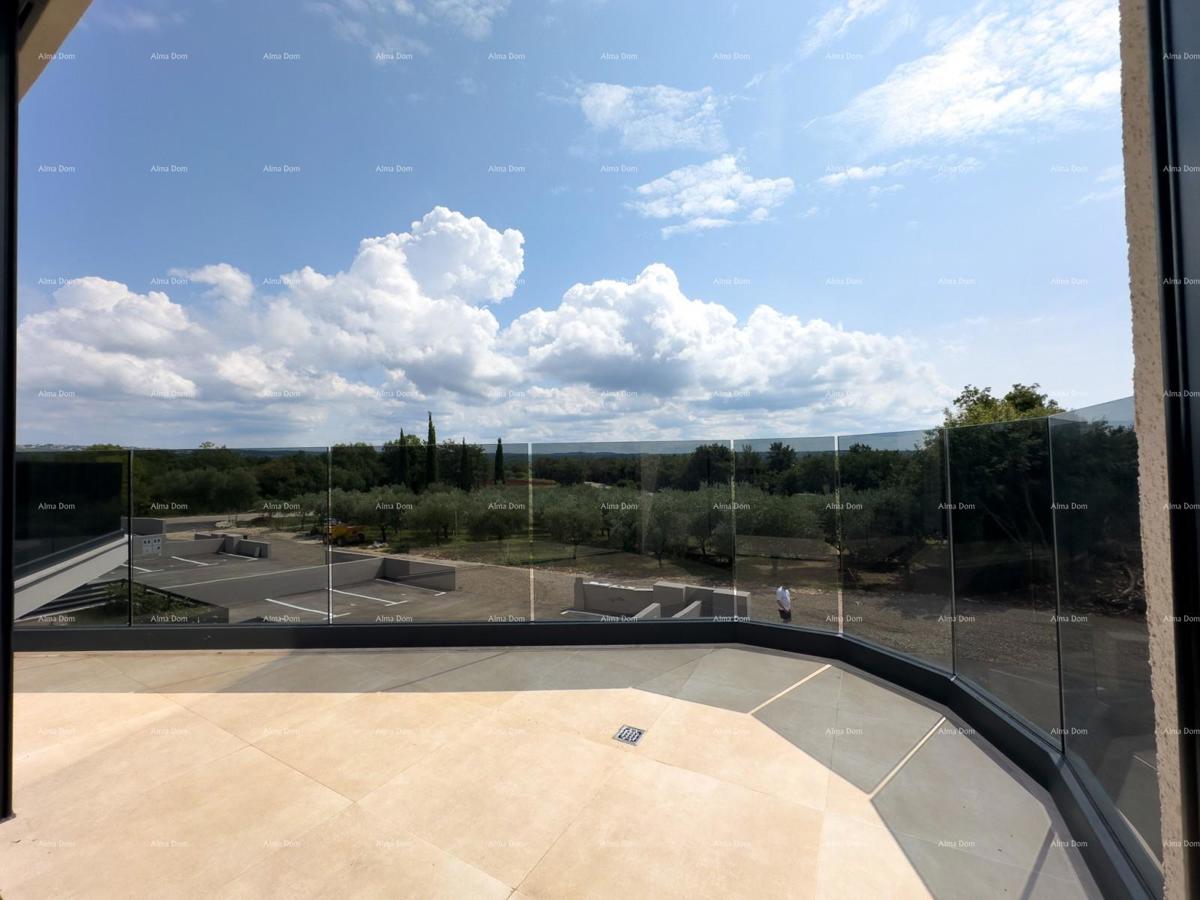 Prodajemo stan z veliko strešno teraso!