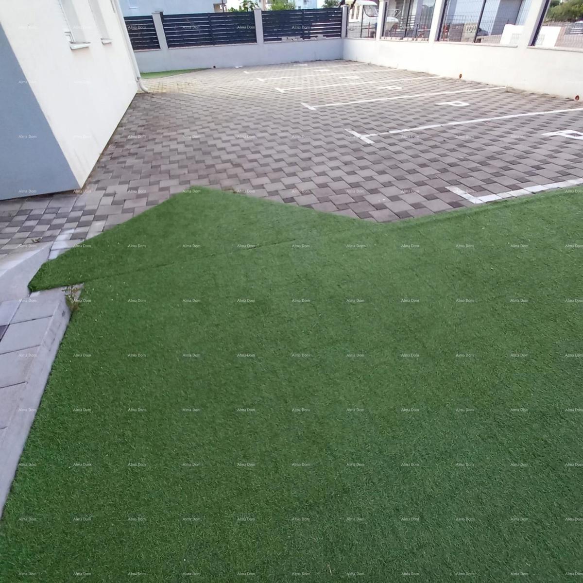 Prodaja opremljenega stanovanja s parkirnim mestom na odlični lokaciji, Fažana!