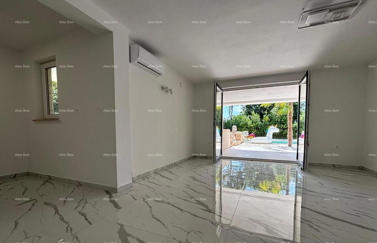 Prodaja - hiša z dvema ločenima stanovanjem in zasebnim bazenom, Umag!