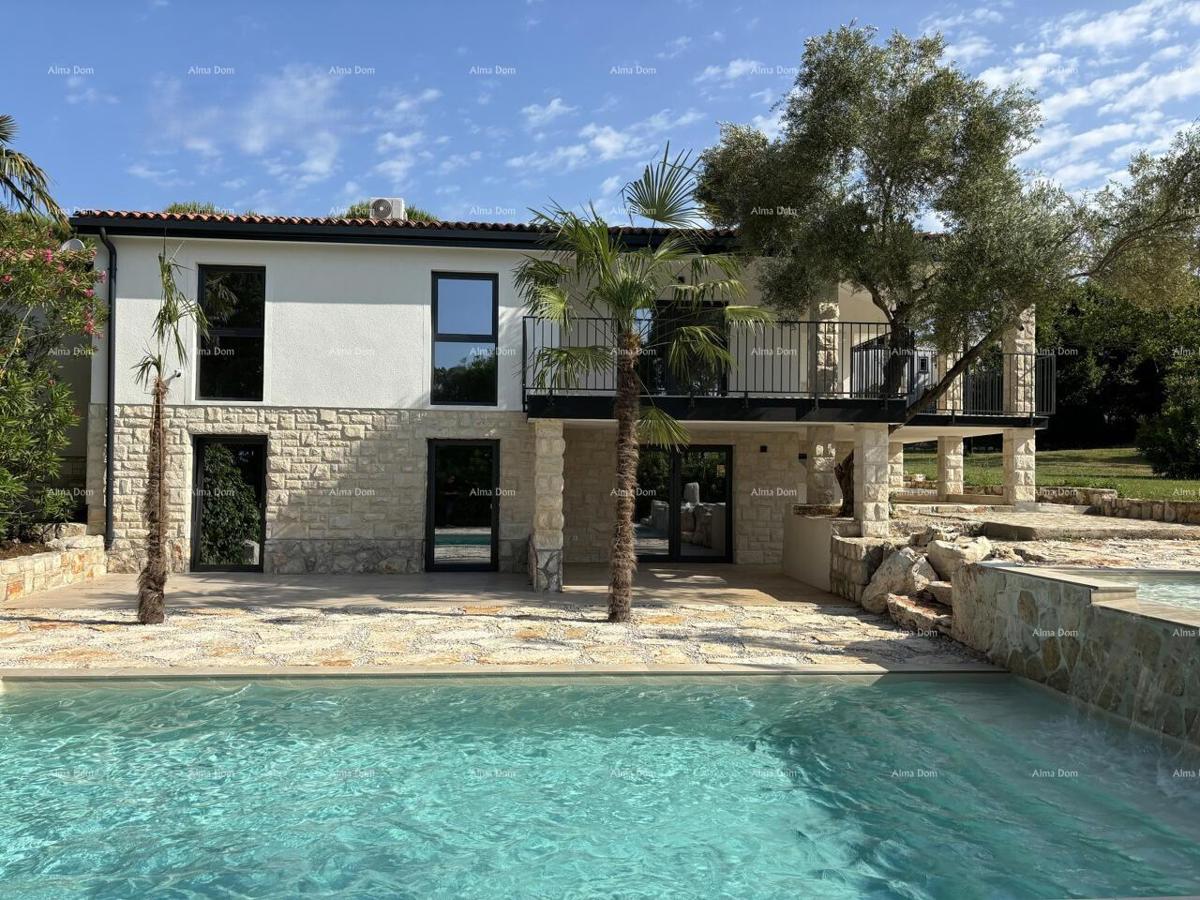 Prodaja - hiša z dvema ločenima stanovanjem in zasebnim bazenom, Umag!