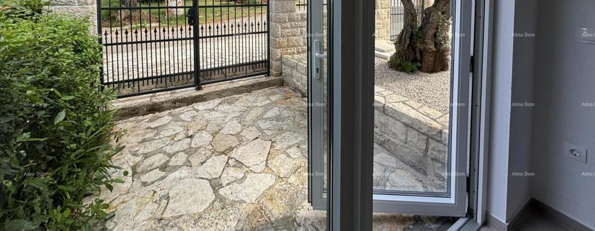 Prodaja - hiša z dvema ločenima stanovanjem in zasebnim bazenom, Umag!