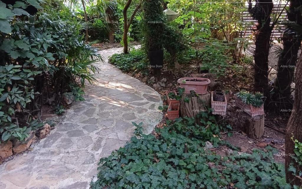 Lungomare – Pulj, stanovanje s prostorno teraso in vrtom