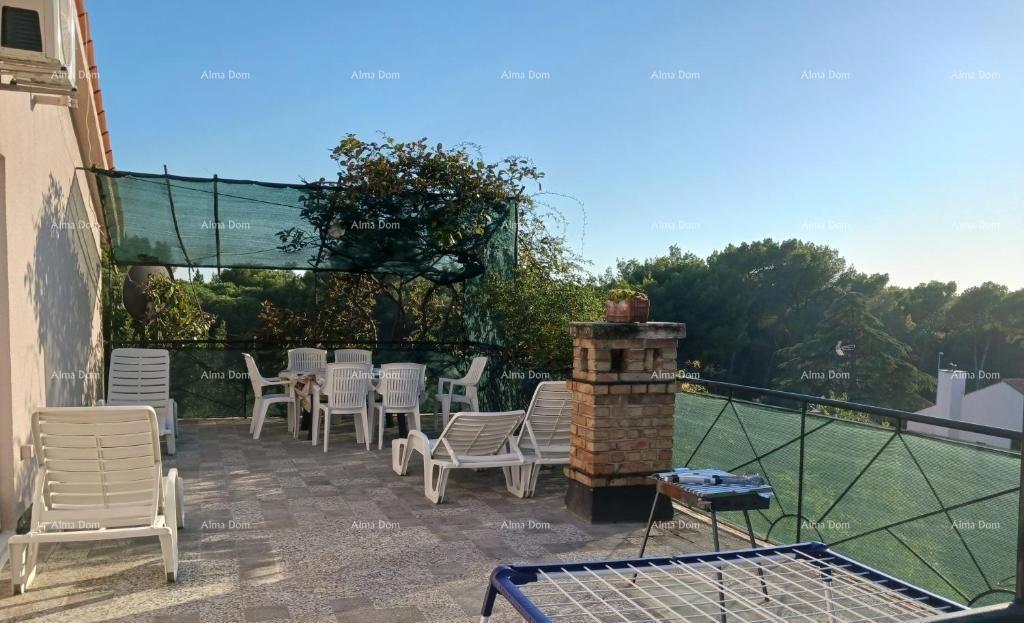 Lungomare – Pulj, stanovanje s prostorno teraso in vrtom