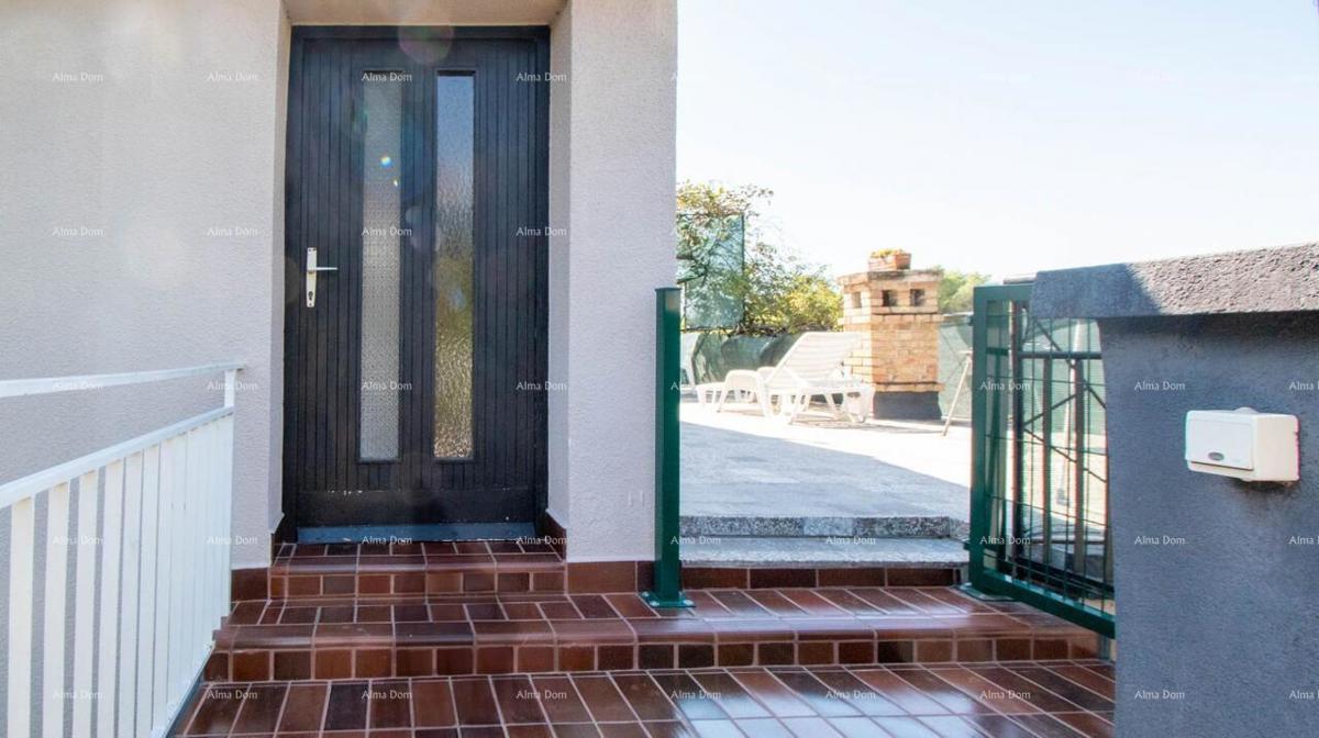 Lungomare – Pulj, stanovanje s prostorno teraso in vrtom