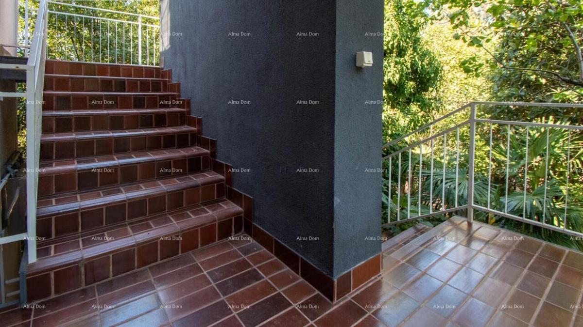 Lungomare – Pulj, stanovanje s prostorno teraso in vrtom