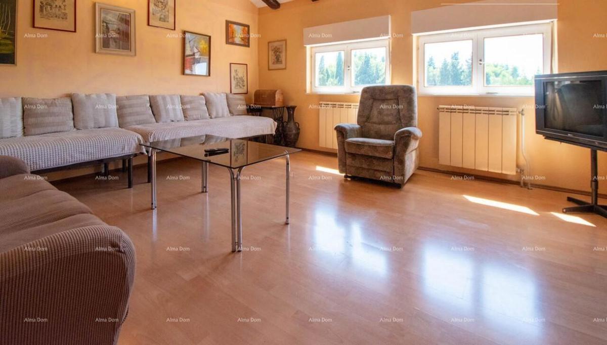 Lungomare – Pulj, stanovanje s prostorno teraso in vrtom