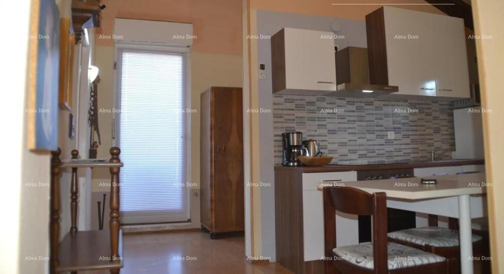 Lungomare – Pulj, stanovanje s prostorno teraso in vrtom