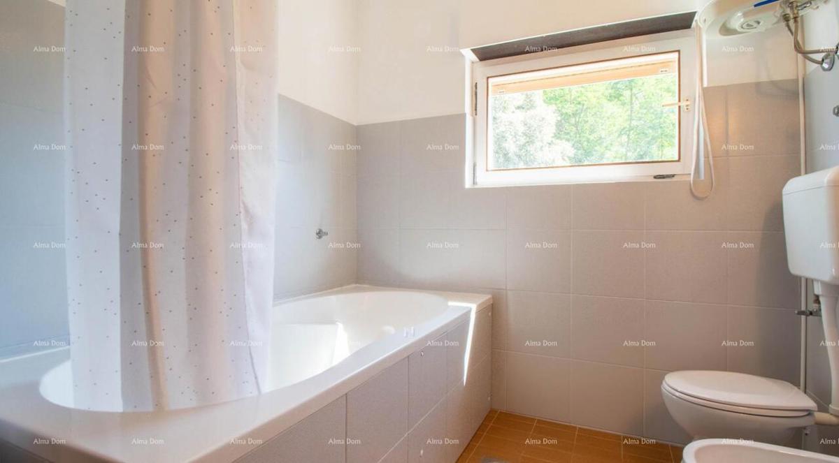 Lungomare – Pulj, stanovanje s prostorno teraso in vrtom