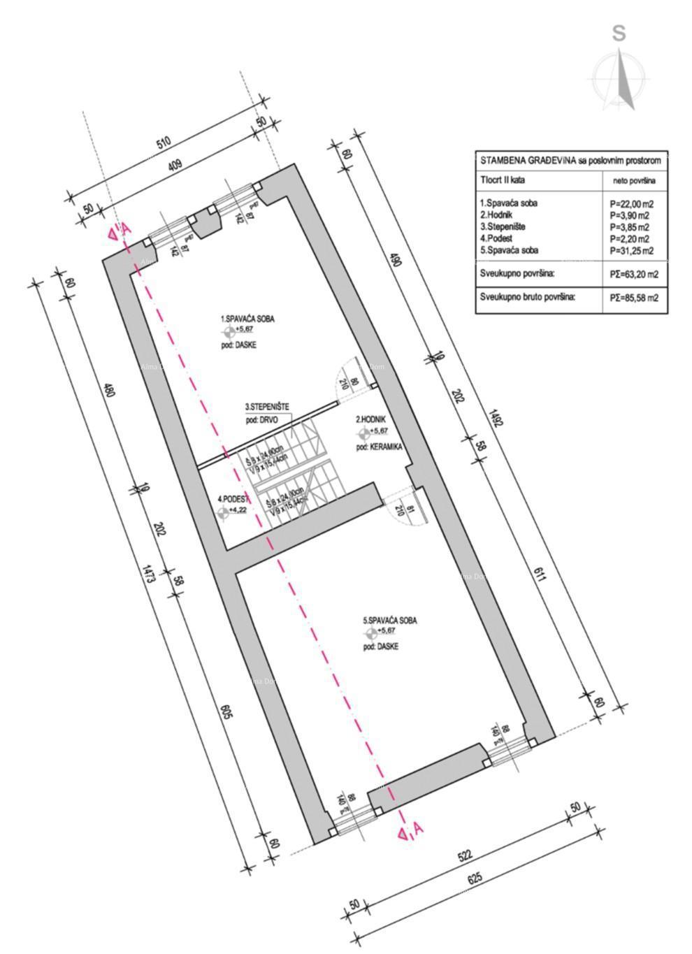 Odlična priložnost! Prodaja stanovanjske stavbe s poslovnim prostorom in vrtom, v centru Vodnjana!