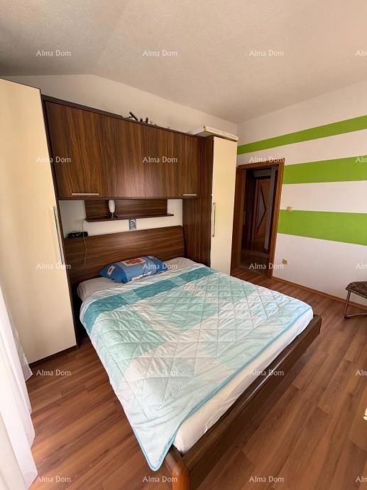 Na prodajo dvojna hiša v Poreču, 2 km od morja